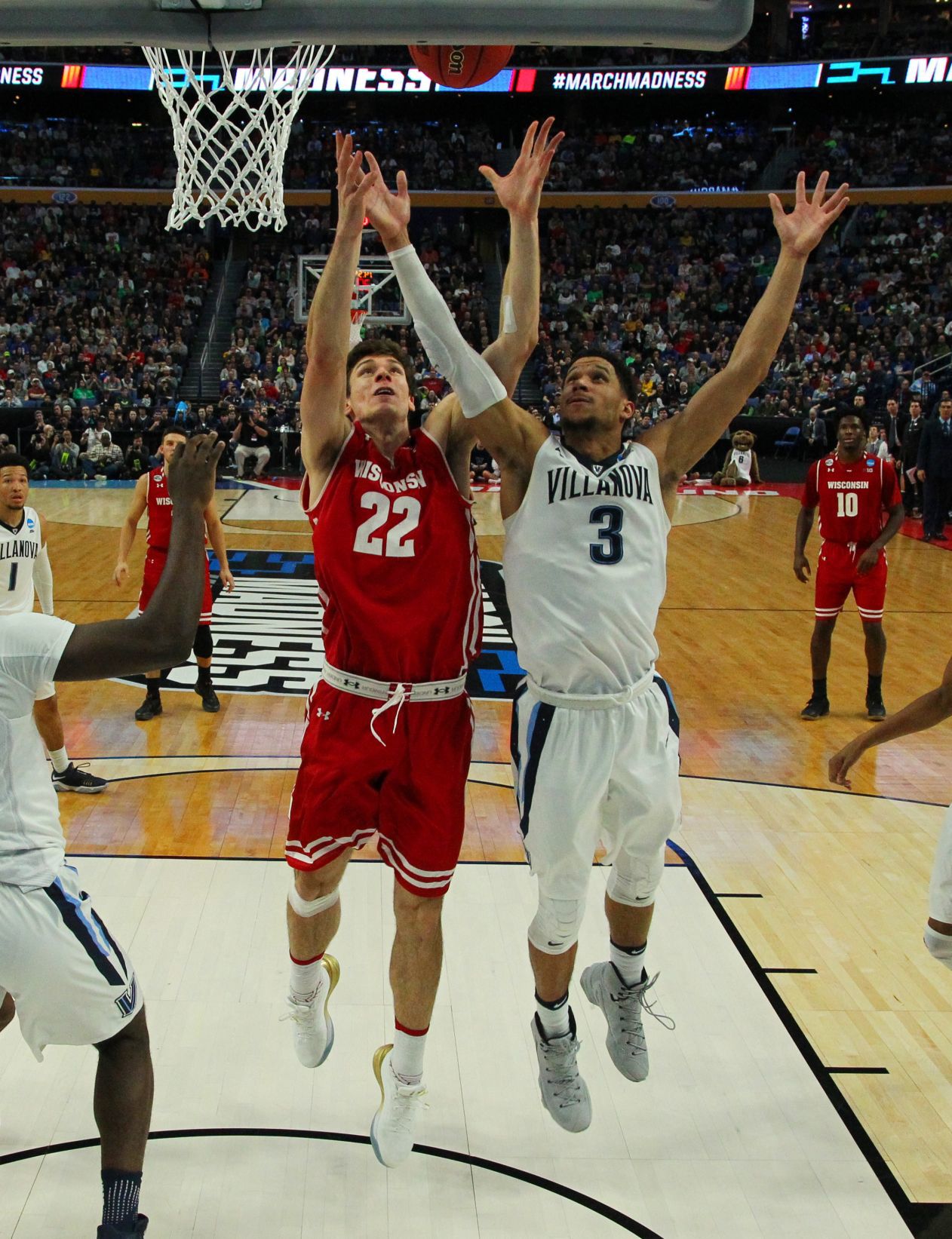 Badgers 65, Wildcats 62